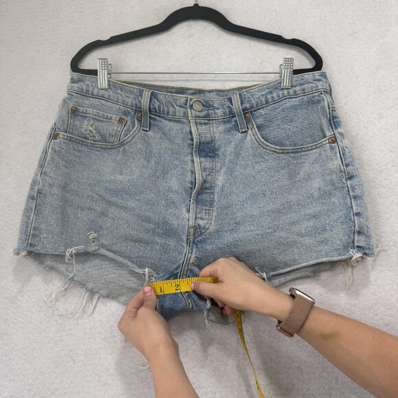 Levis 501 Shorts Womens 32 Blue High Rise Distressed Denim Cut Off Raw Hem - Picture 4 of 9